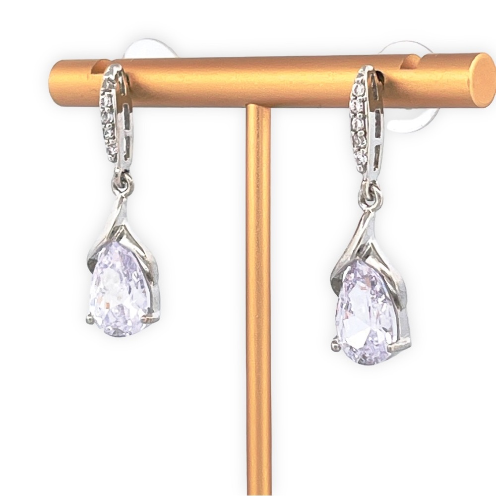 NWT - Vieste Crystal Drop Earrings Silver-Toned with Faceted Crystal Teardrops - Picture 3 of 5